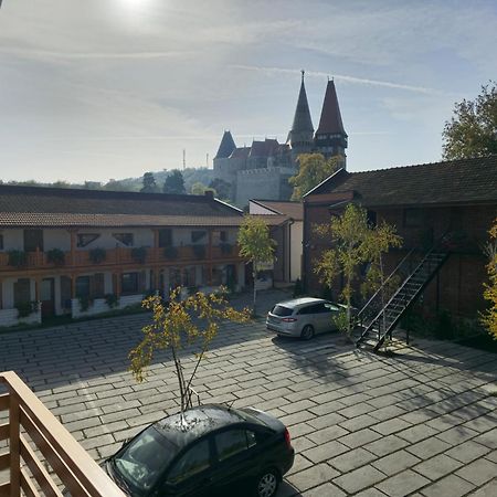Hanul Huniazilor Hunedoara Exterior foto
