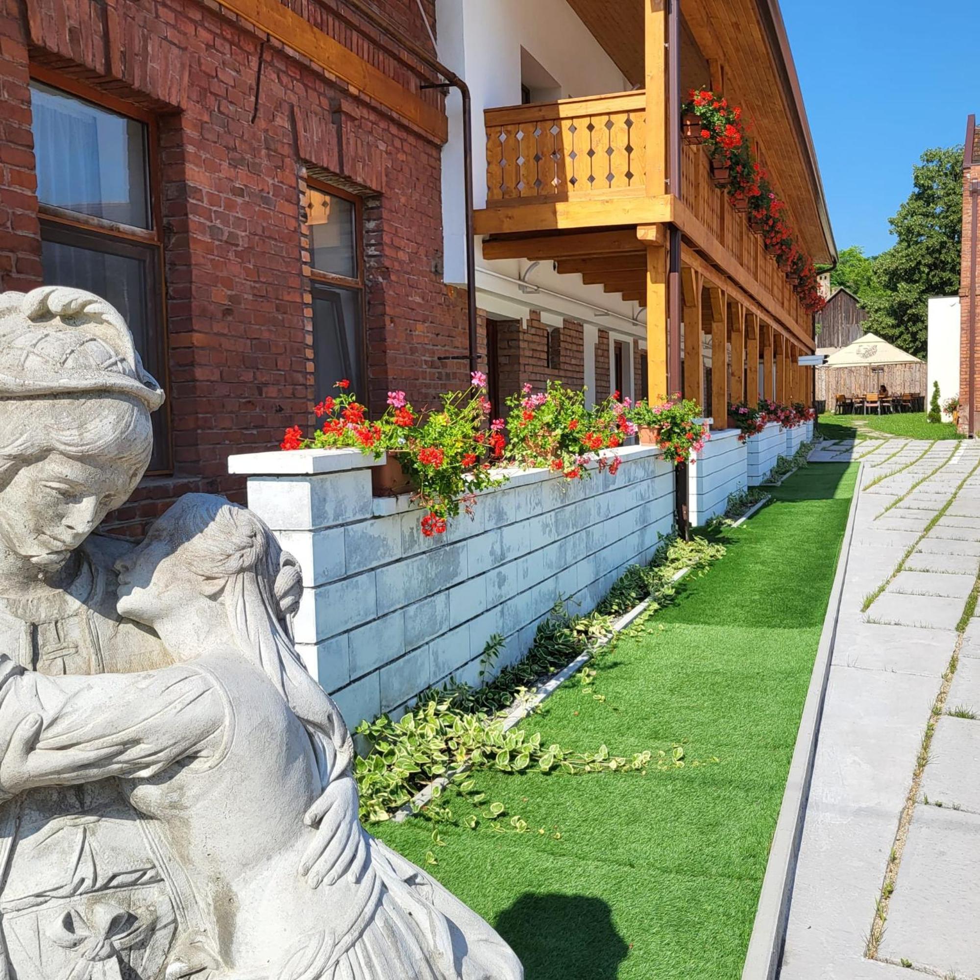 Hanul Huniazilor Hunedoara Exterior foto