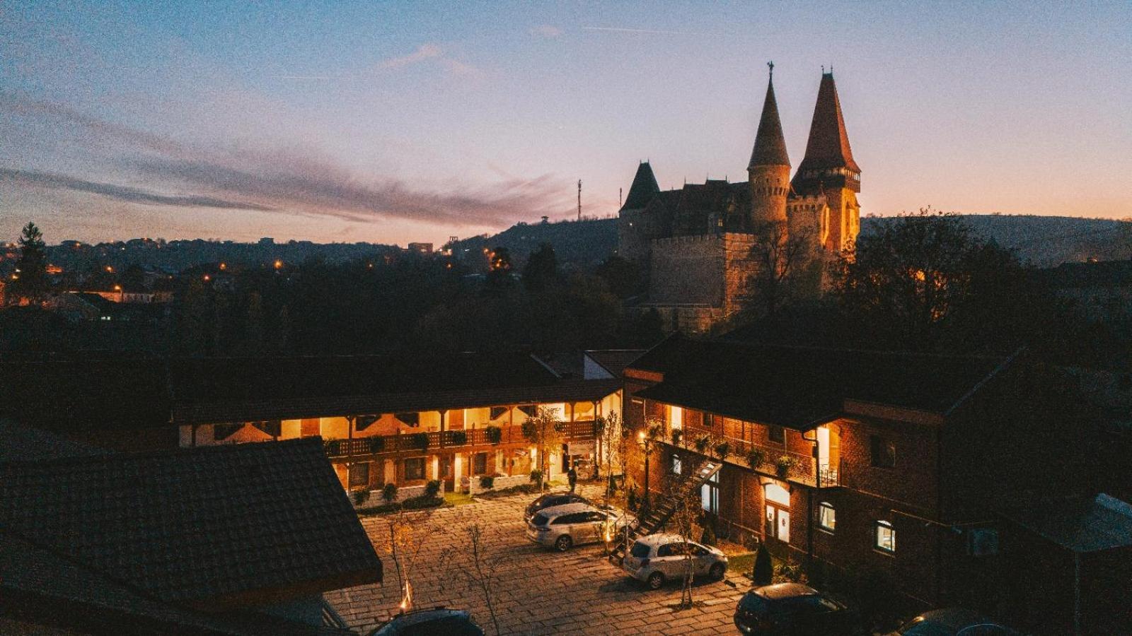 Hanul Huniazilor Hunedoara Exterior foto