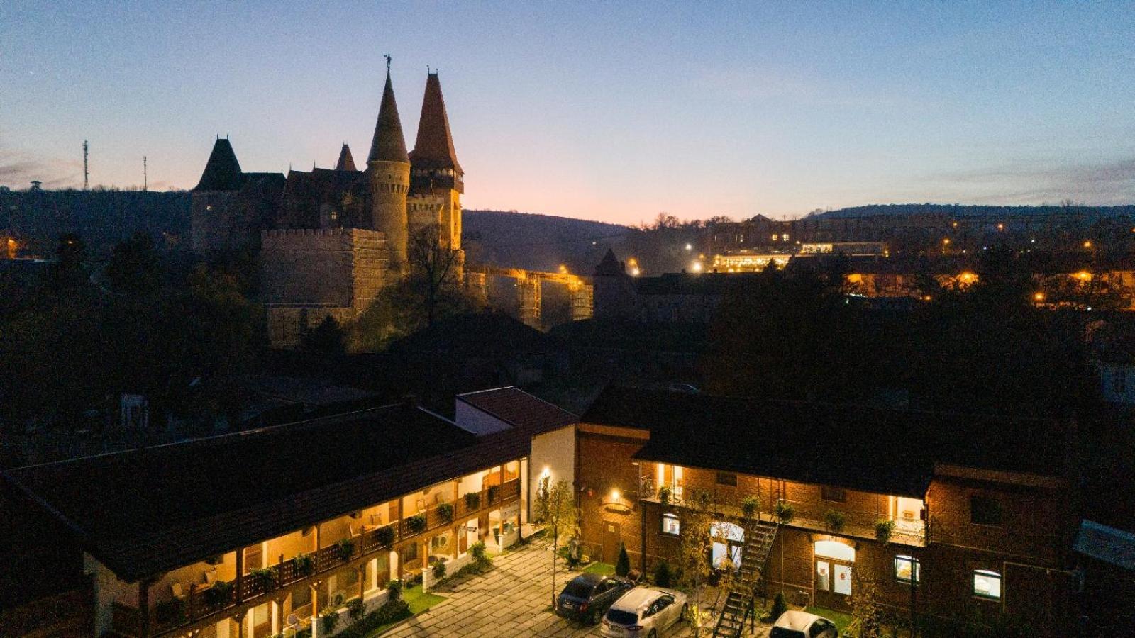 Hanul Huniazilor Hunedoara Exterior foto