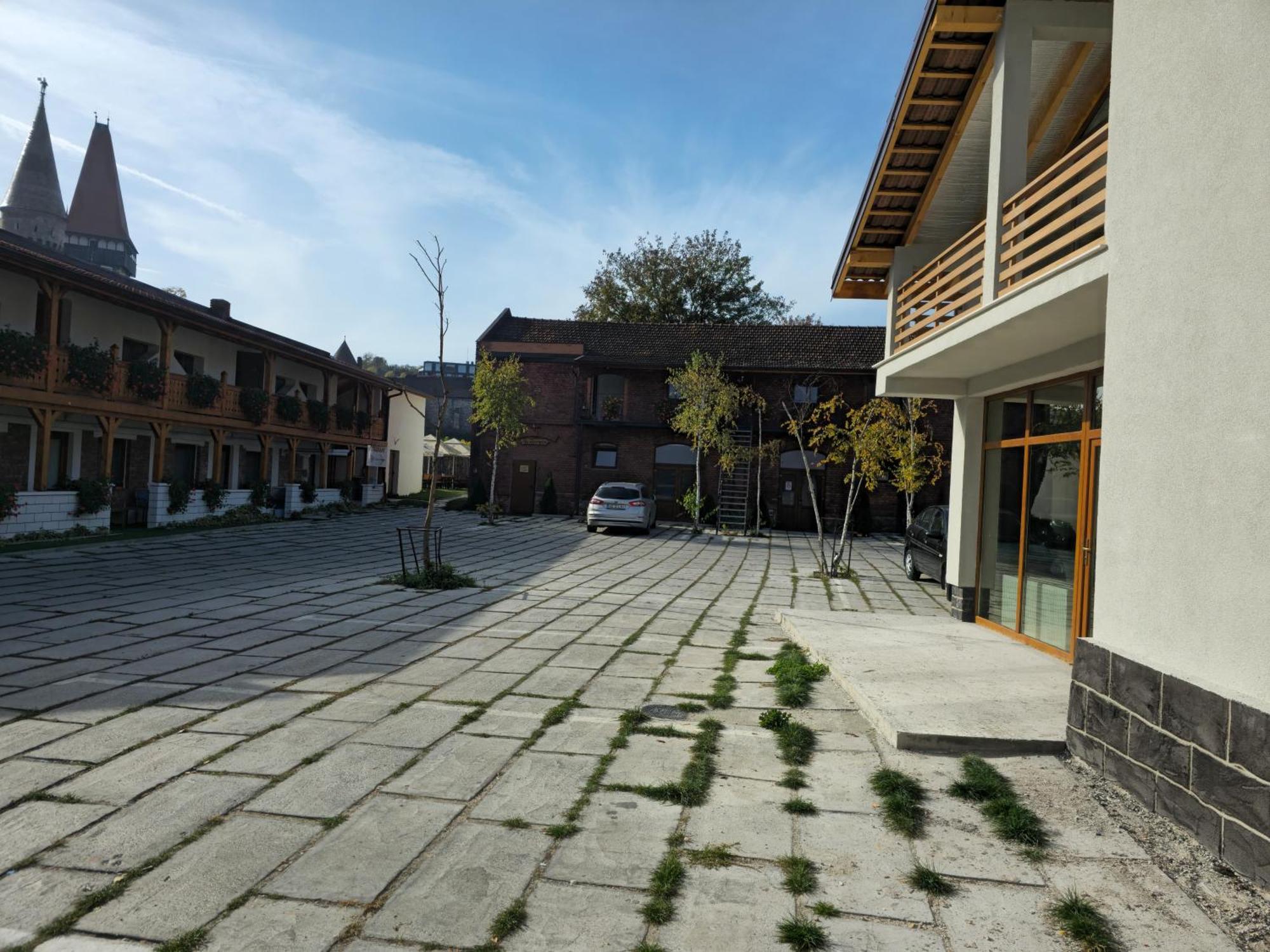 Hanul Huniazilor Hunedoara Exterior foto